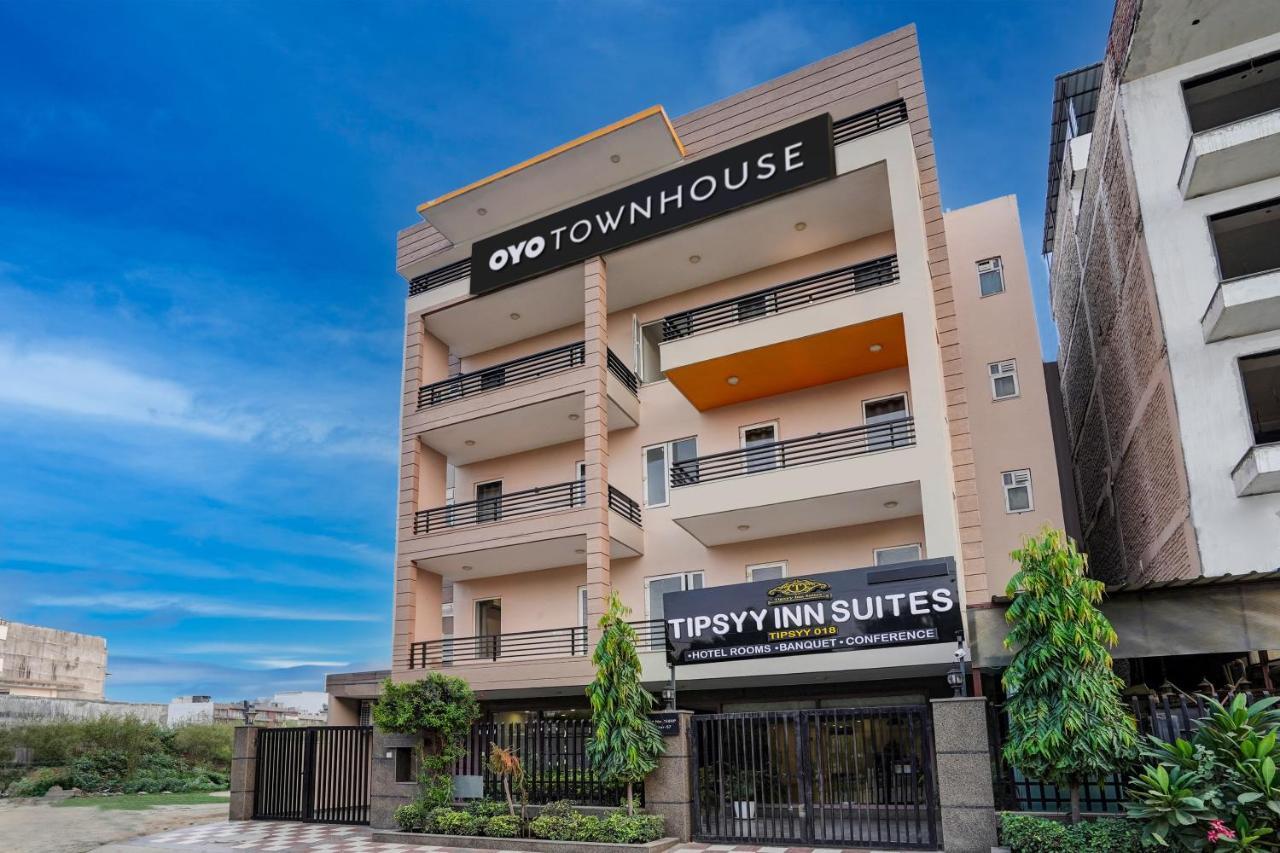 Super Townhouse Sector 57 Near Bestech Central Square Mall Гургаон Экстерьер фото