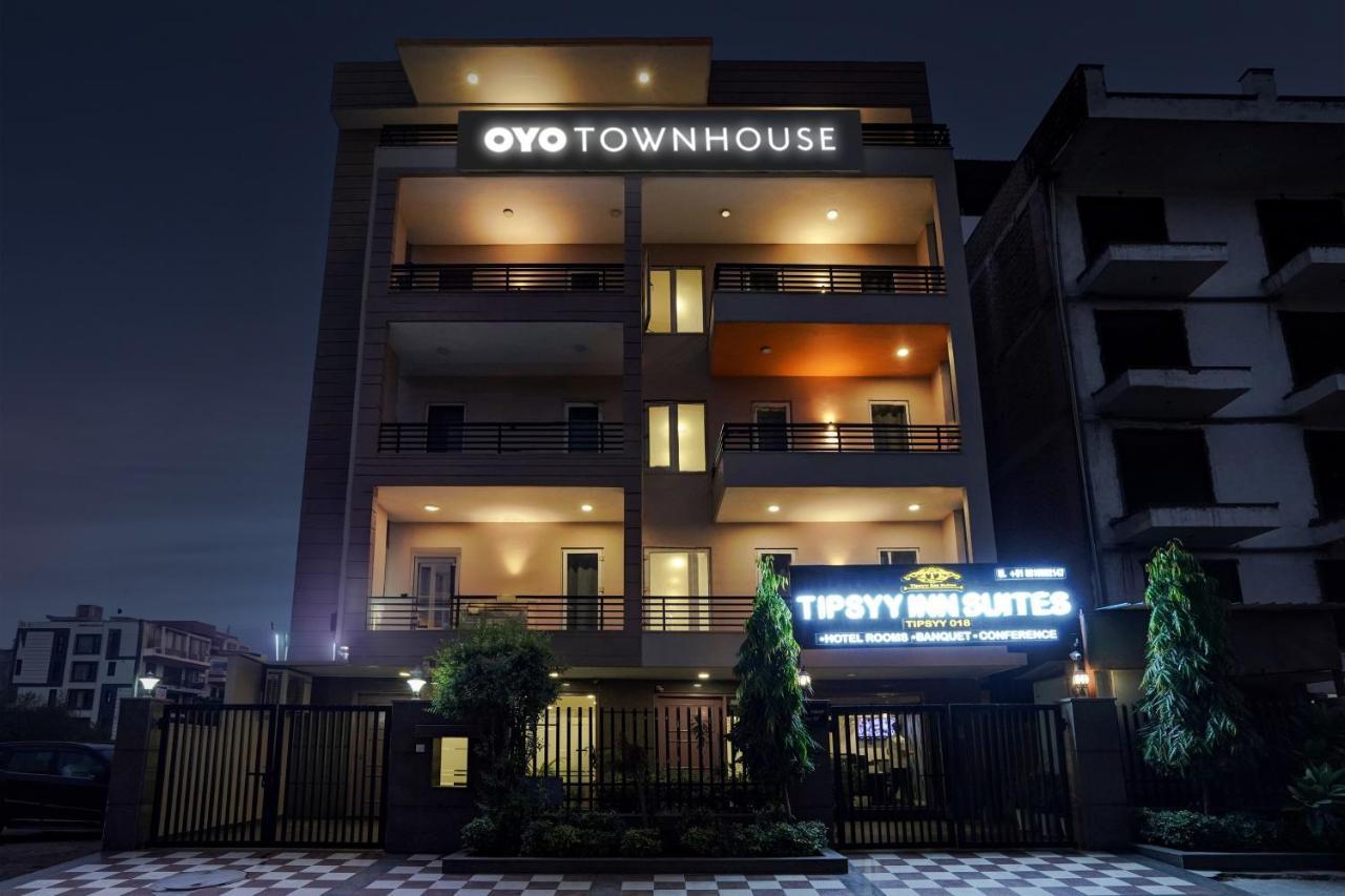 Super Townhouse Sector 57 Near Bestech Central Square Mall Гургаон Экстерьер фото