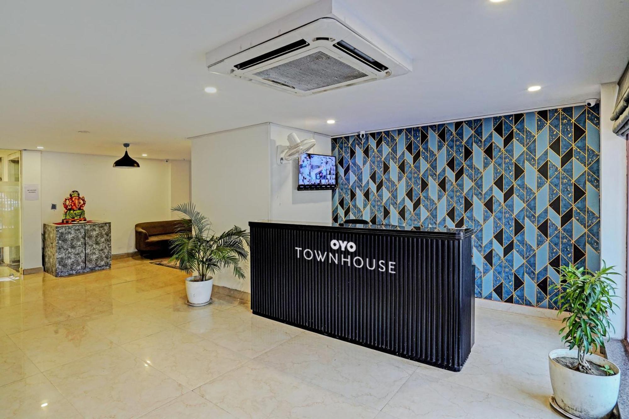 Super Townhouse Sector 57 Near Bestech Central Square Mall Гургаон Экстерьер фото